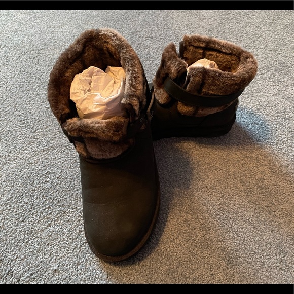 Ugg size 7. Excellent condition - Picture 3 of 7
